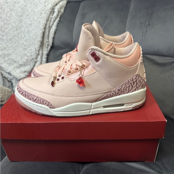 Jordan Retro 3 2025 Valentine Women’s Pink Leather Sneakers with Red Jumpman - Picture 5 of 10